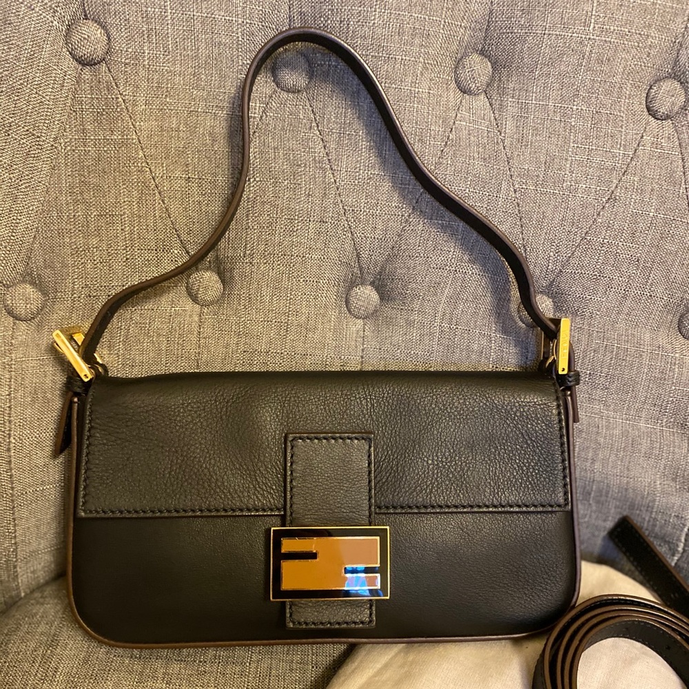 ❌SOLD❌Fendi leather baguette black 2 way